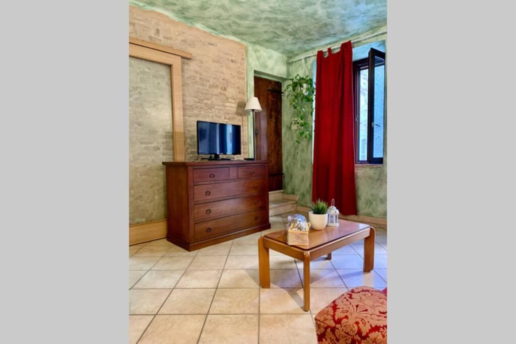 La Grotta - Casa Con Grotta Sotterranea Διαμέρισμα Monterubbiano Εξωτερικό φωτογραφία